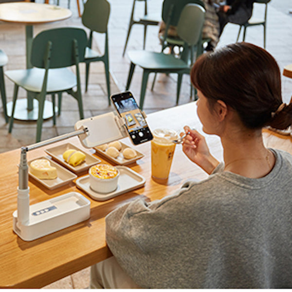 UNIQU Lighting Kit Phone Stand Brookstone