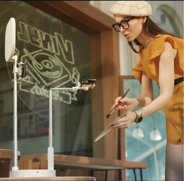 UNIQU Lighting Kit Phone Stand 2.0 Brookstone