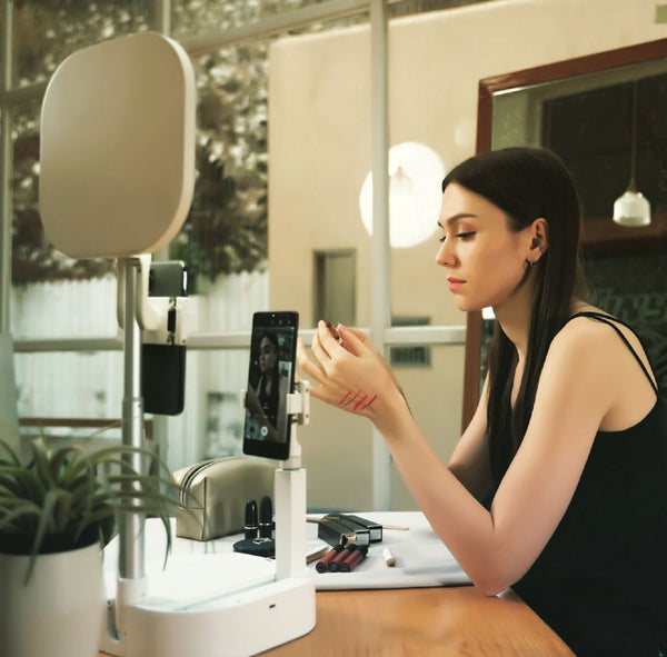 UNIQU Lighting Kit Phone Stand 2.0 Brookstone