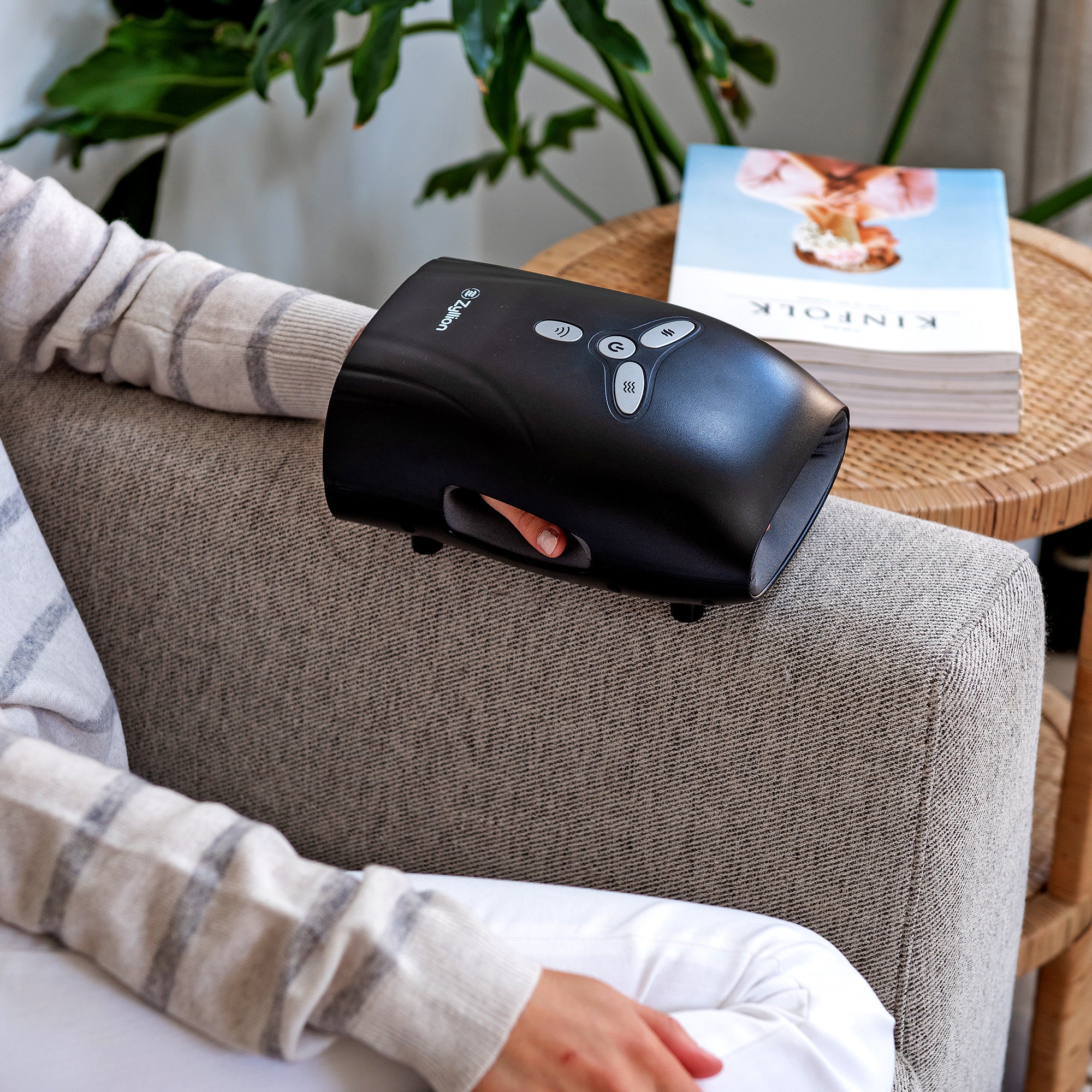 Hand Massager with Heat, Vibration and Air Compression – Brookstone