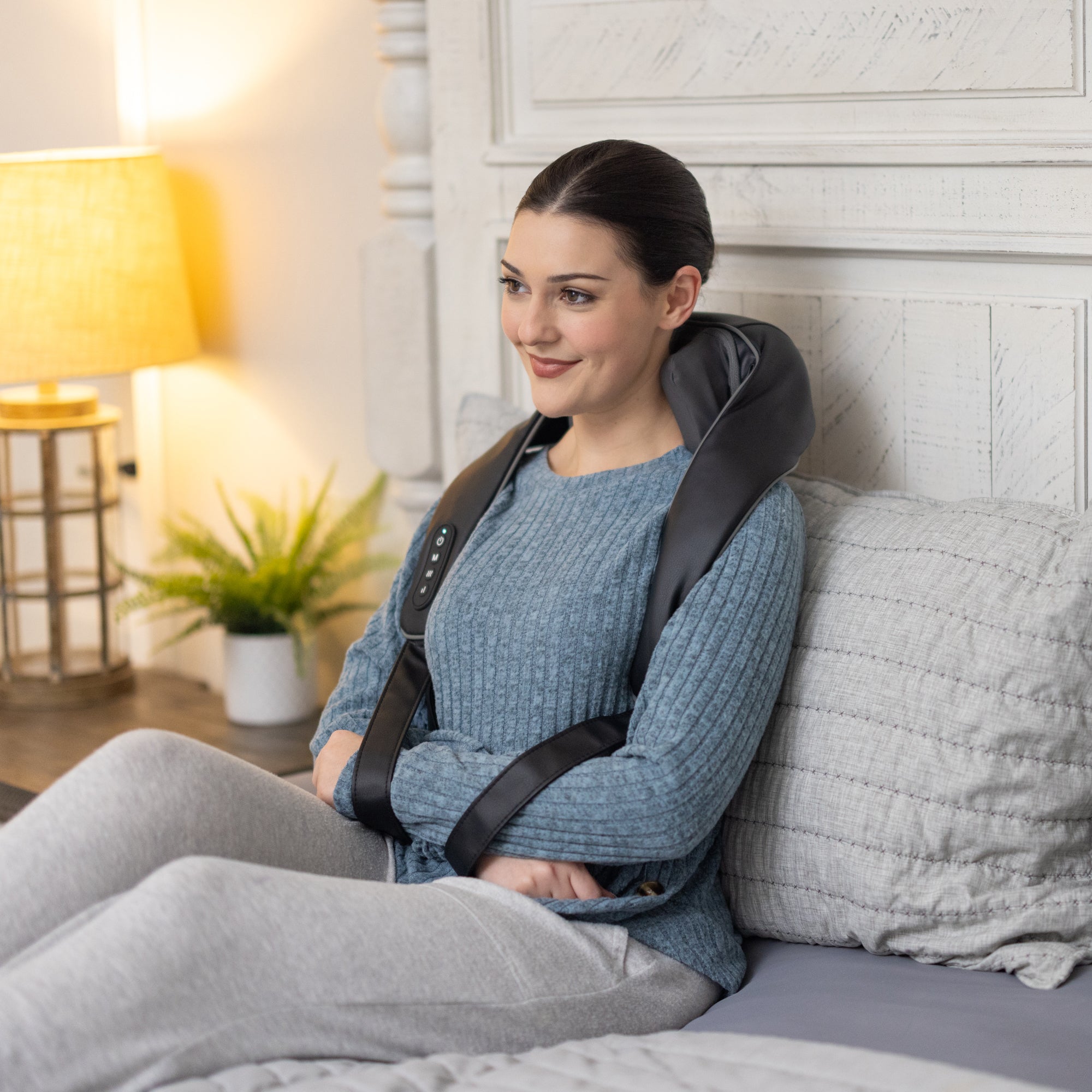 4D Shiatsu Neck and Shoulder Massager with Heat – Brookstone