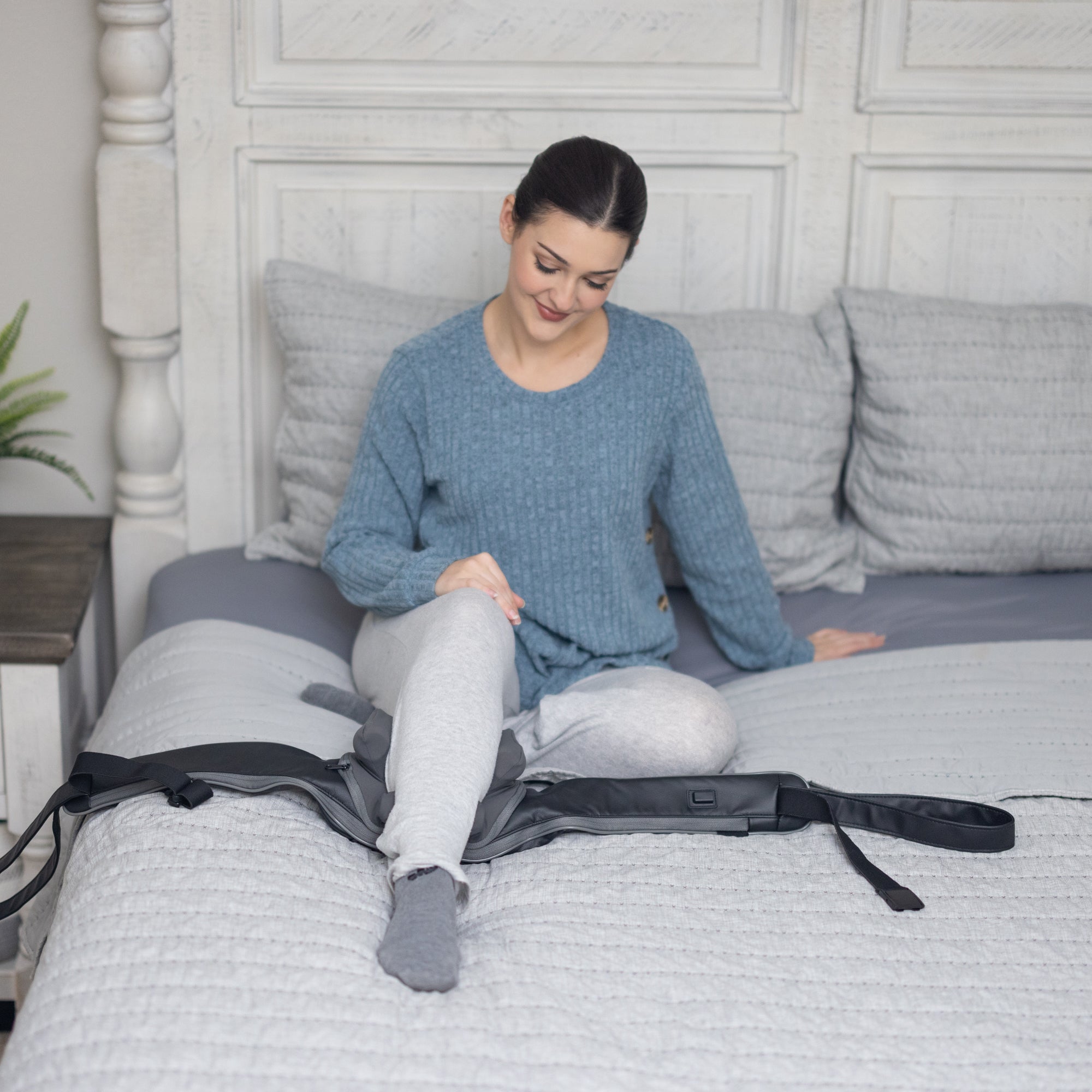 4D Shiatsu Neck and Shoulder Massager with Heat – Brookstone