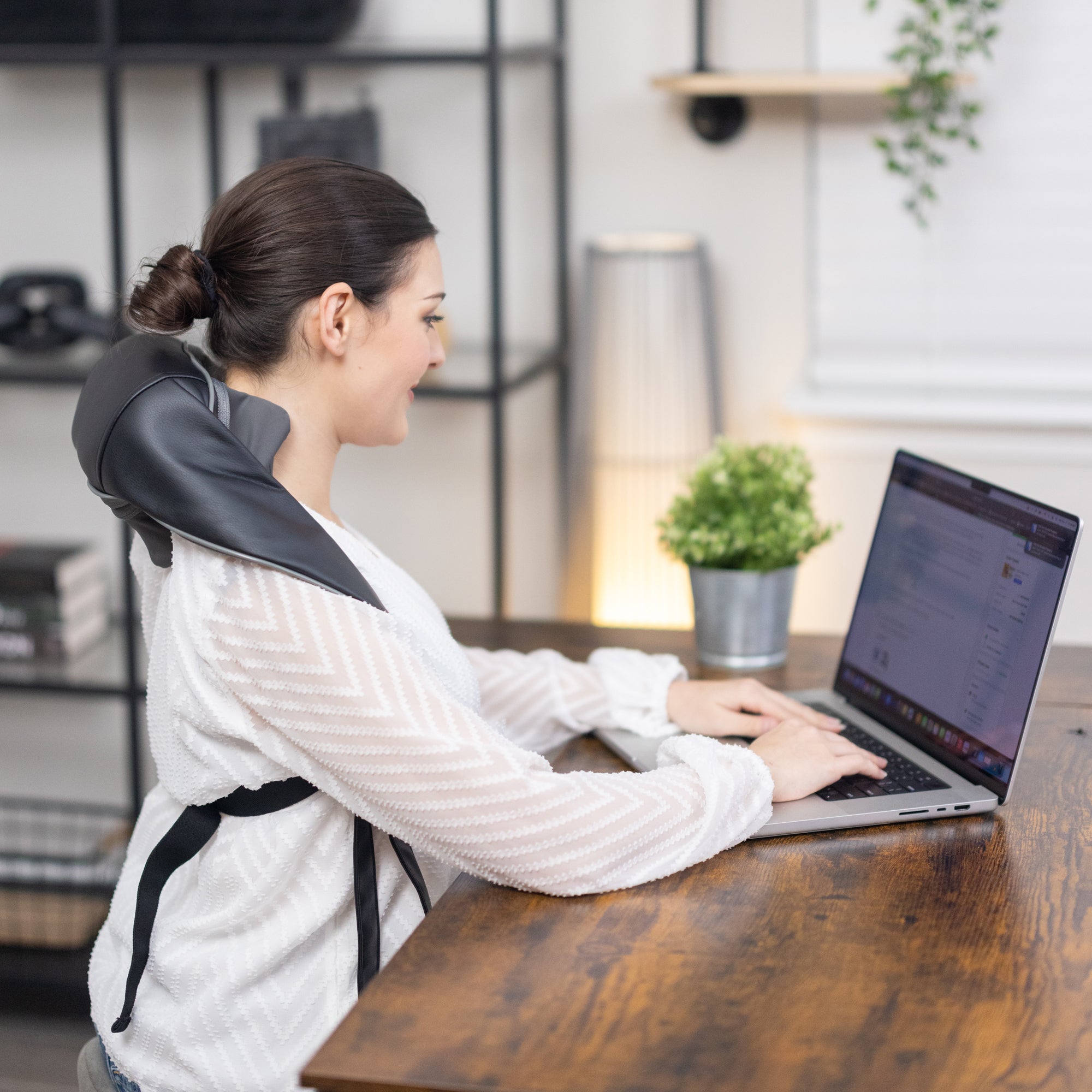 4D Shiatsu Neck and Shoulder Massager with Heat – Brookstone