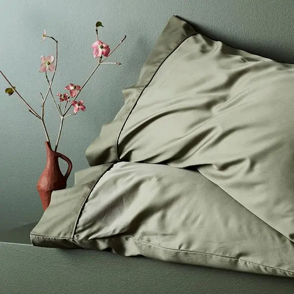 CleanBamboo® Signature Sateen Pillowcase Set by ettitude