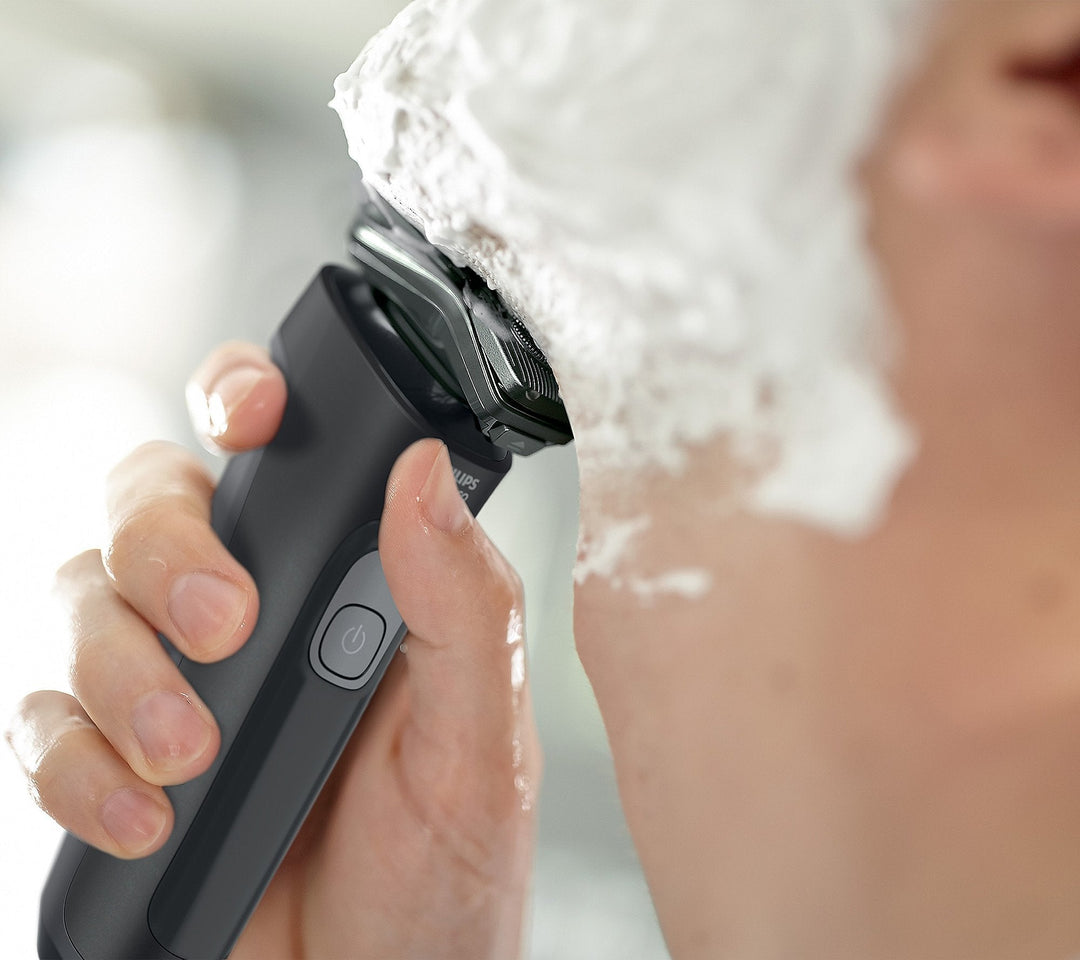 Philips Norelco Shaver 6800 Series With SenseIQ Technology