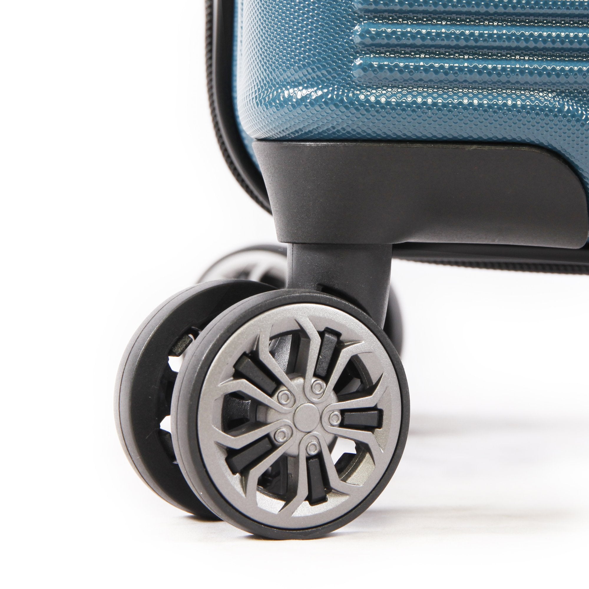 Brookstone Nelson 29" Hardside Spinner Suitcase