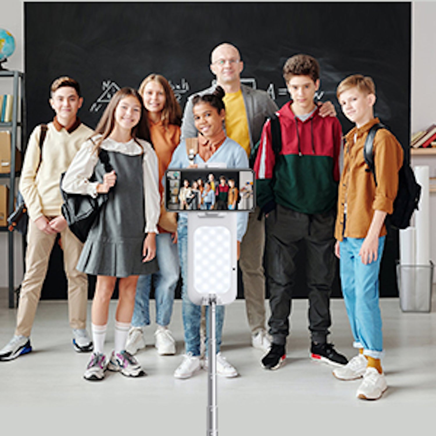 UNIQU Lighting Kit Phone Stand Brookstone