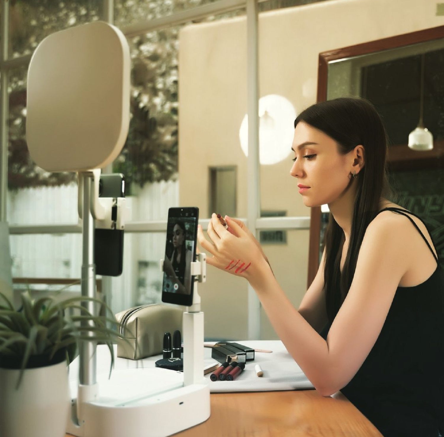 UNIQU Lighting Kit Phone Stand 2.0 Brookstone