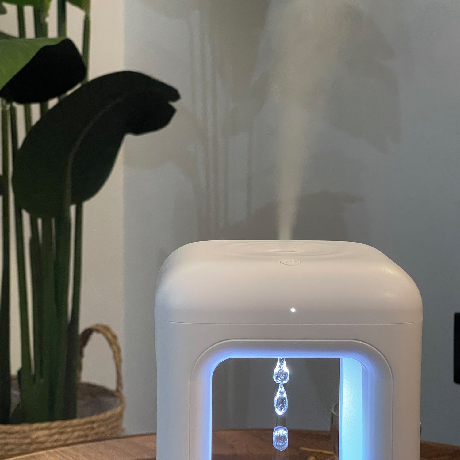 AntiGravity Ultrasonic Humidifier Brookstone